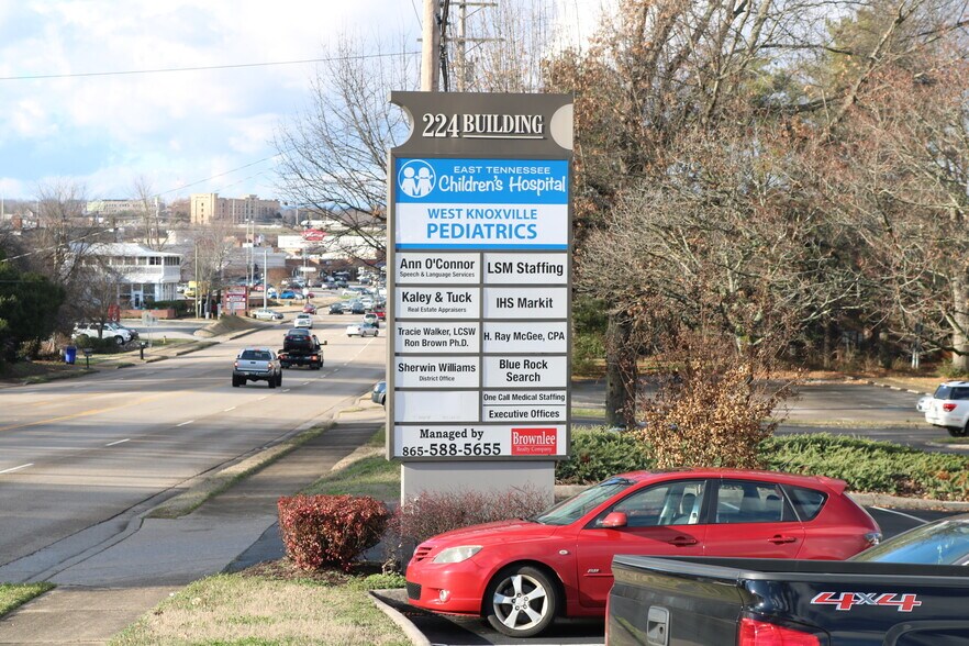 224 S Peters Rd, Knoxville, TN à louer - Photo du bâtiment - Image 3 de 4