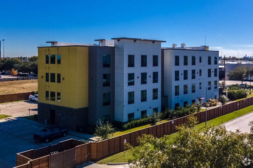 220 Greens Landing Dr, Houston, TX for sale - Building Photo - Image 3 of 5