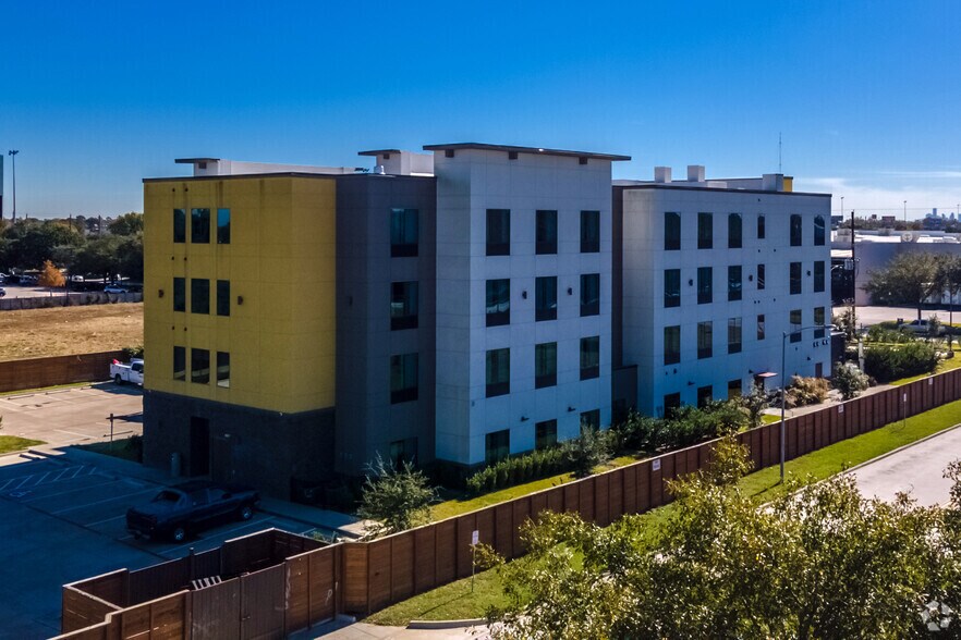 220 Greens Landing Dr, Houston, TX à vendre - Photo du bâtiment - Image 3 de 5