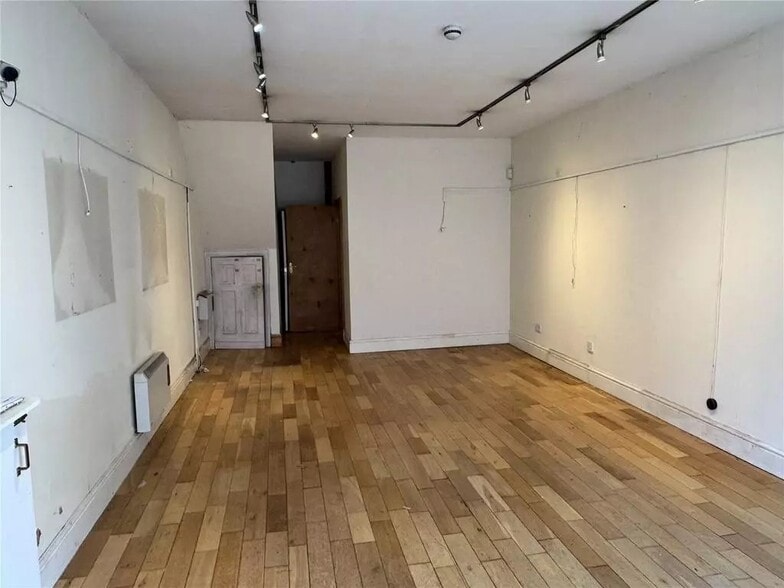 54 Lee Ln, Bolton for lease - Interior Photo - Image 3 of 4