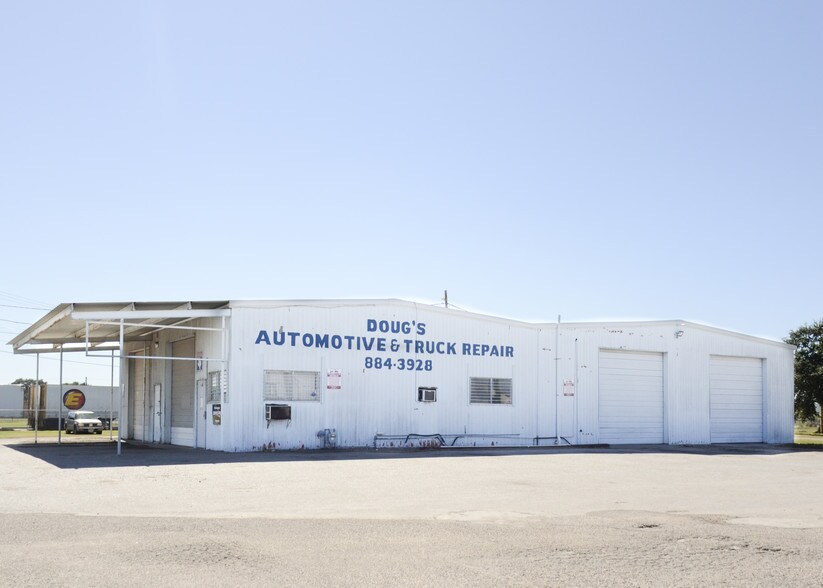 5101 Leopard & 549 Navigation portefeuille de 2 propriétés à vendre sur LoopNet.ca - Photo du bâtiment - Image 3 de 5