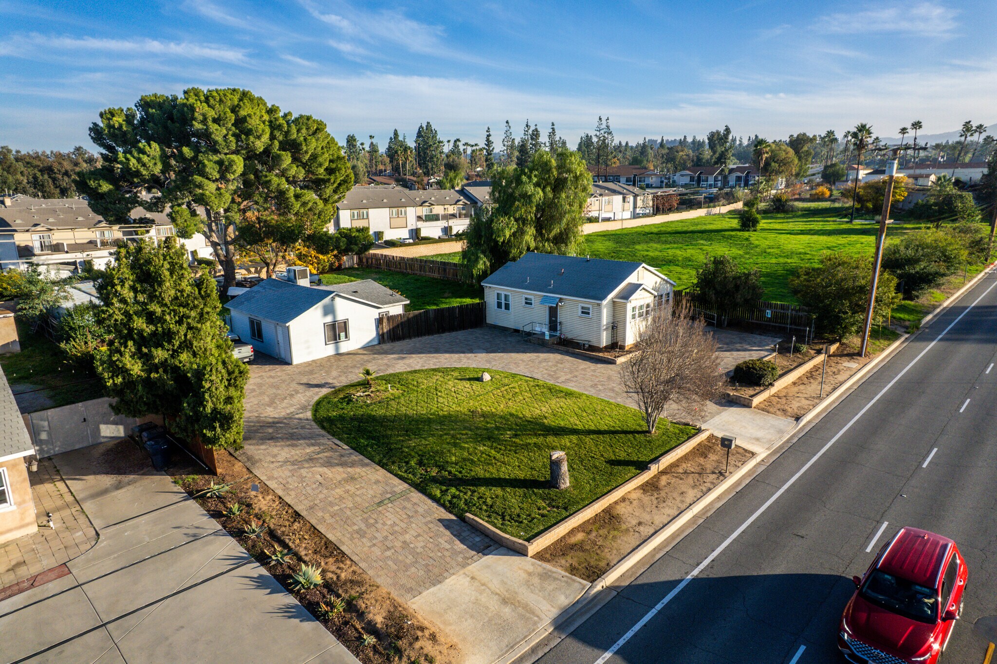 76 Alabama St, Redlands, CA à louer Photo principale- Image 1 de 25