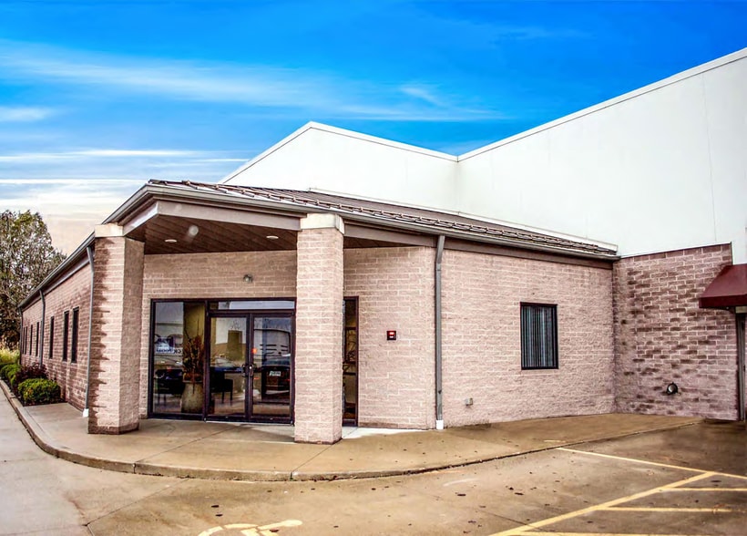 5900 Pennsylvania Ave, Maple Heights, OH for lease - Building Photo - Image 2 of 33