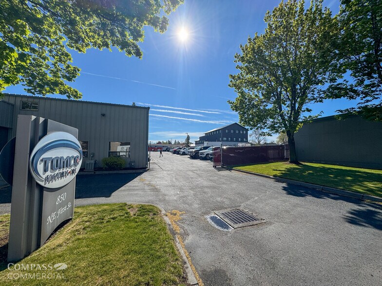 850 NE 1st St, Bend, OR à louer - Photo du bâtiment - Image 3 de 5