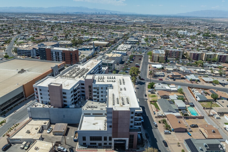 215-219 S Water St, Henderson, NV for lease - Building Photo - Image 3 of 45