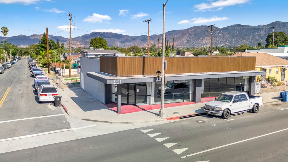 901 N Maclay Ave, San Fernando, CA à vendre - Photo du bâtiment - Image 2 de 24