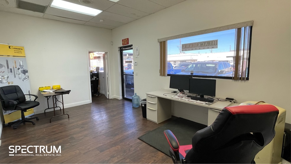 8943 Oso Ave, Chatsworth, CA for lease - Building Photo - Image 3 of 5