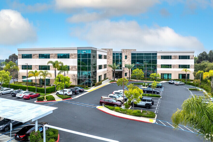10620 Treena St, San Diego, CA à louer - Photo du bâtiment - Image 3 de 10