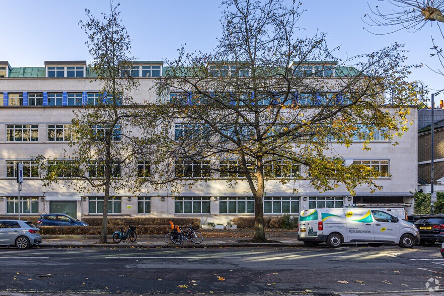 27 Hammersmith Grove, Londres à louer - Photo du bâtiment - Image 3 de 19