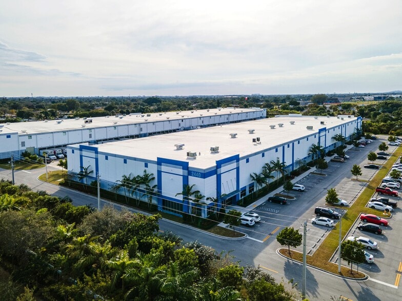 2290-2398 NW 119th St, Miami, FL for lease - Building Photo - Image 2 of 3