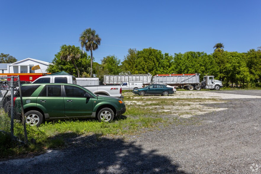 14286 N Cleveland Ave, North Fort Myers, FL à vendre - Photo du bâtiment - Image 2 de 2