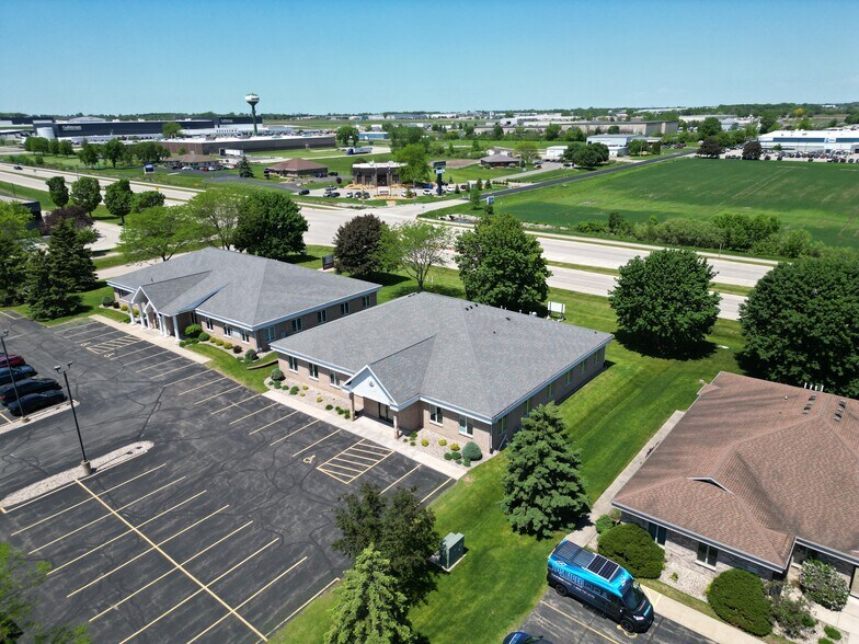W6180 Aerotech Dr, Appleton, WI à vendre - Photo du bâtiment - Image 2 de 14