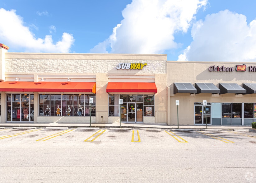663-775 W 49th St, Hialeah, FL for lease - Building Photo - Image 2 of 3