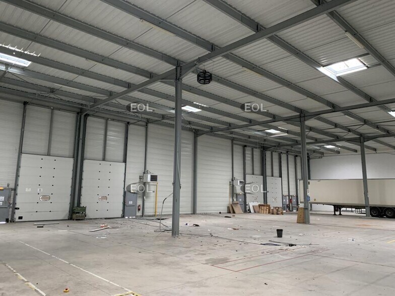 Industrial in Moissy-Cramayel for lease - Interior Photo - Image 1 of 9