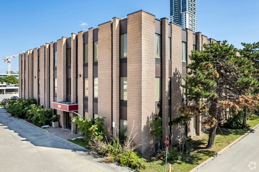201 Consumers Rd, Toronto, ON à vendre - Photo principale - Image 1 de 1