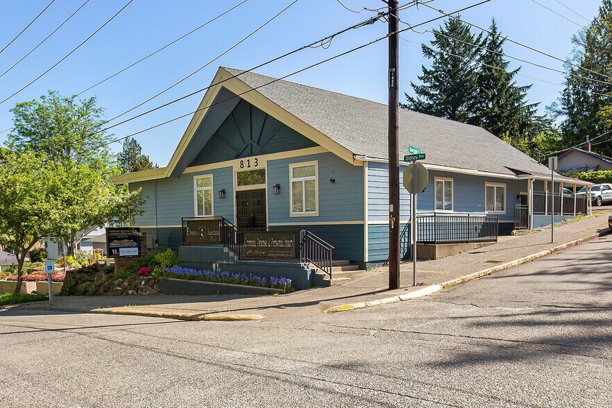 813 Division St, Port Orchard, WA à louer - Photo du bâtiment - Image 1 de 1