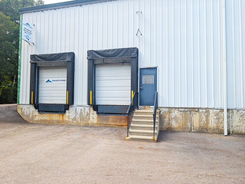 32 Executive Dr, Hudson, NH à louer - Photo du bâtiment - Image 2 de 6