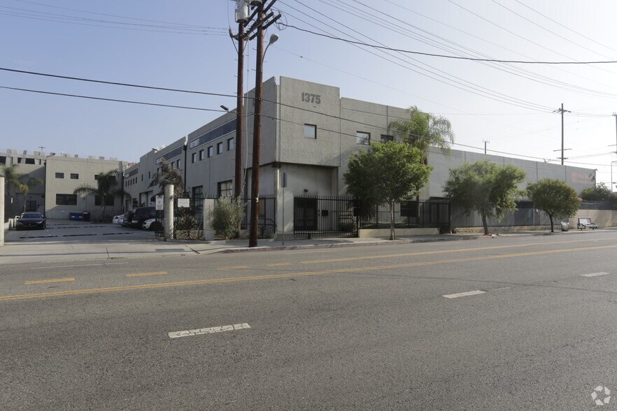 1375 E 6th St, Los Angeles, CA for lease - Building Photo - Image 2 of 9