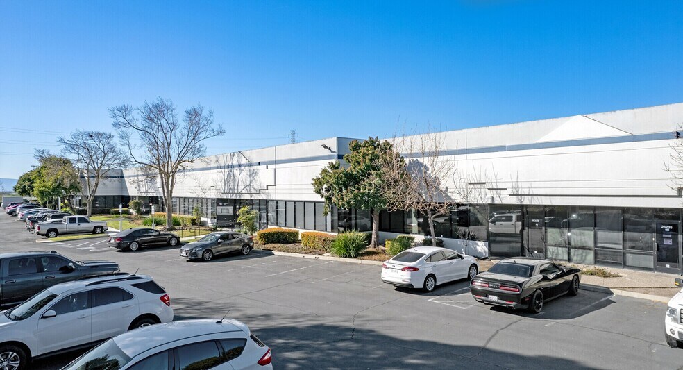26235-26269 Research Rd, Hayward, CA à louer - Photo du bâtiment - Image 2 de 9