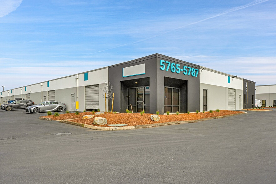 5743 NE Columbia Blvd, Portland, OR for lease - Building Photo - Image 2 of 8
