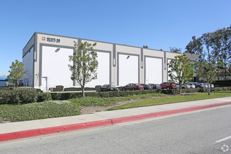 15317-15339 E Don Julian Rd, City of Industry, CA à louer - Photo du bâtiment - Image 1 de 3
