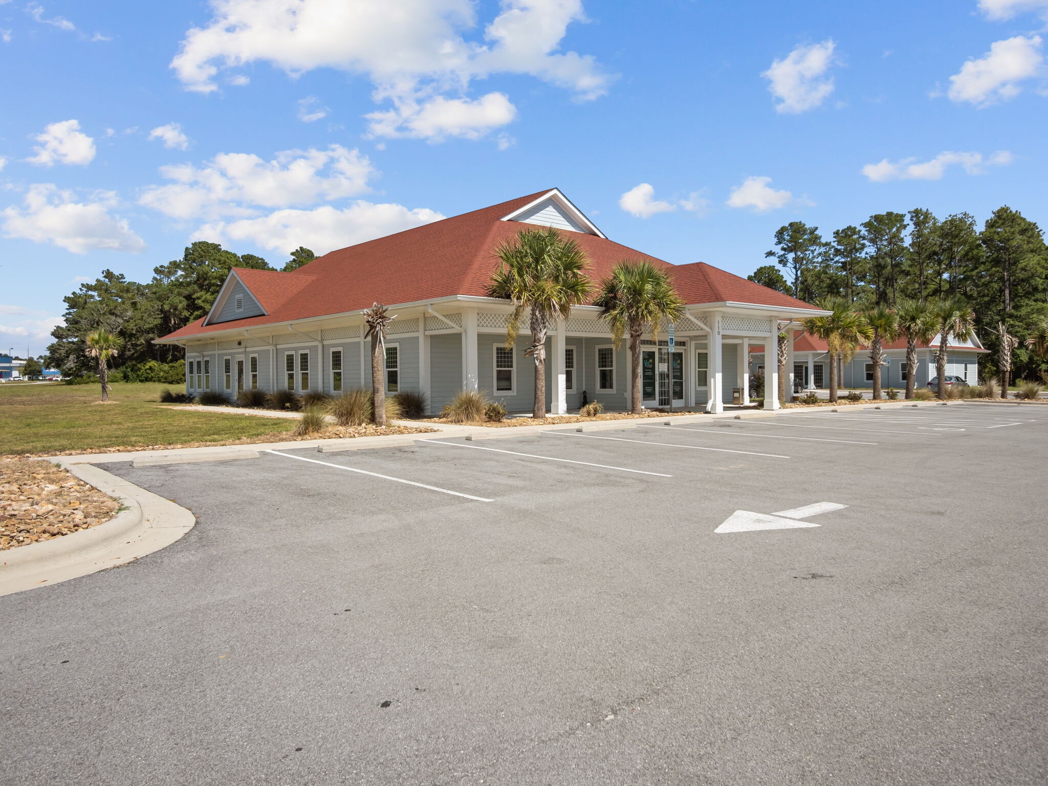 110 Golfin Dolphin Dr, Cape Carteret, NC for sale Primary Photo- Image 1 of 87