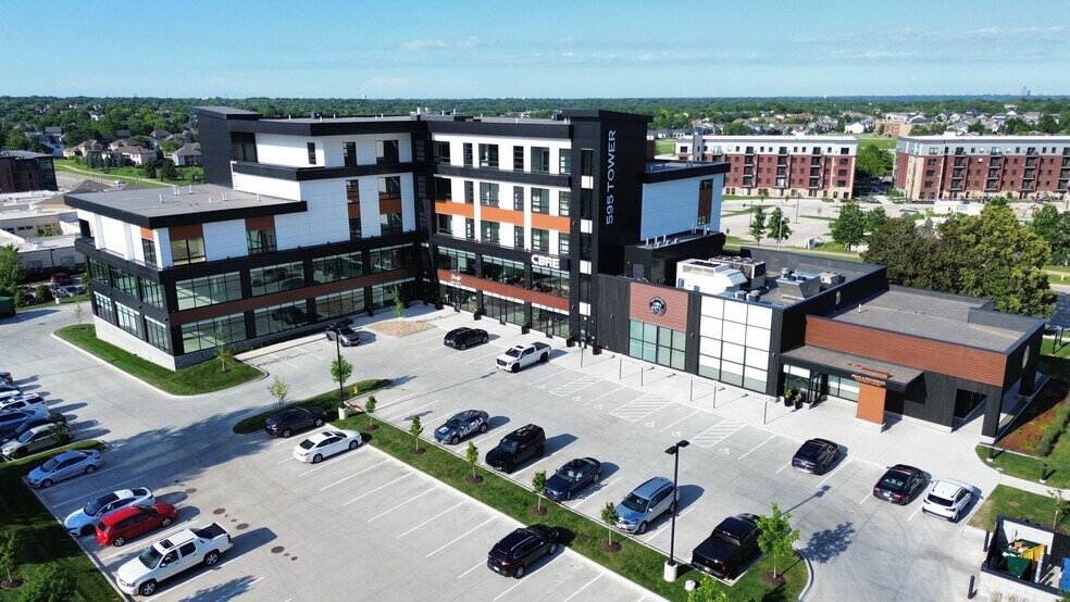 595 S 60th St, West Des Moines, IA à louer - Photo du bâtiment - Image 1 de 7