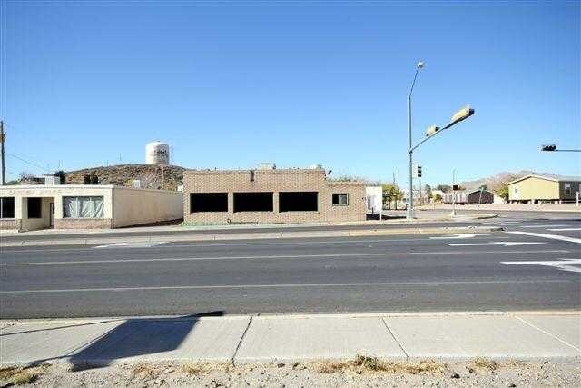 Portefeuille de 3 propriétés à vendre sur LoopNet.ca - Photo principale - Image 2 de 3
