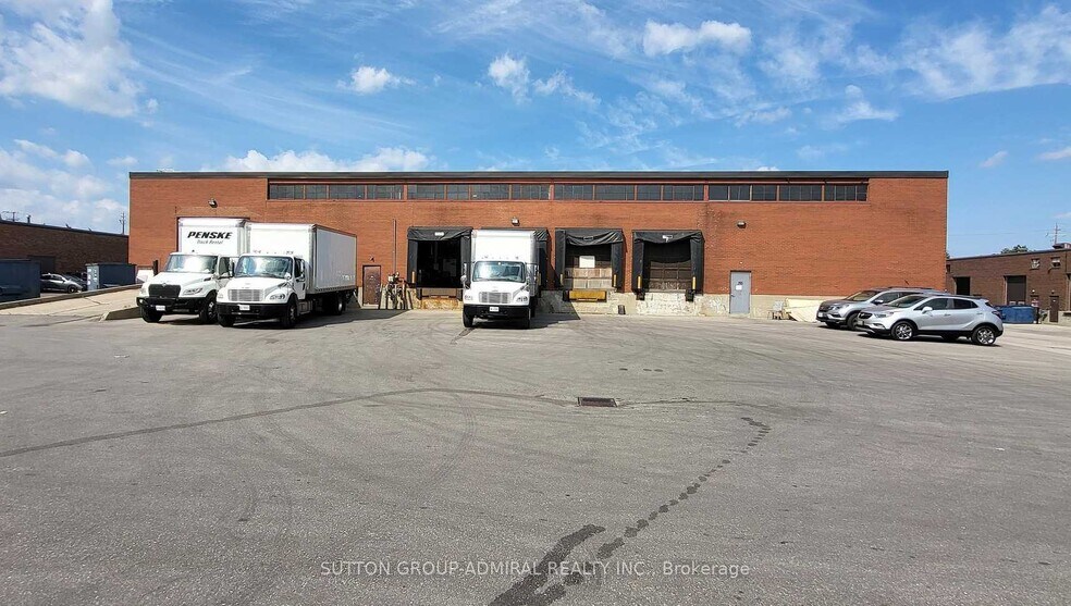 205-215 Dolomite Dr, Toronto, ON à vendre - Photo du bâtiment - Image 2 de 36