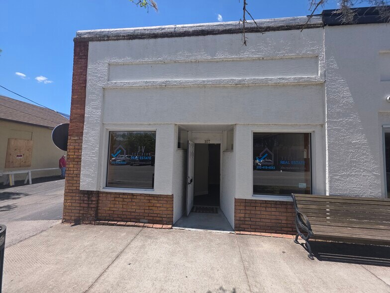 107 N Apopka Ave, Inverness, FL à louer - Photo du bâtiment - Image 1 de 2