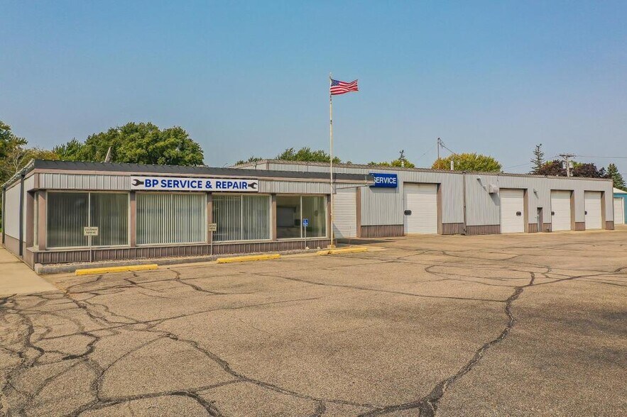 206 N Highway Ave, Blooming Prairie, MN à vendre - Photo du bâtiment - Image 2 de 33