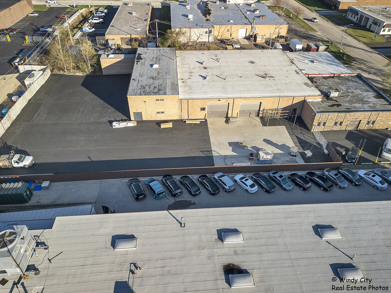 1025 Industrial Dr, Bensenville, IL for lease - Building Photo - Image 1 of 12