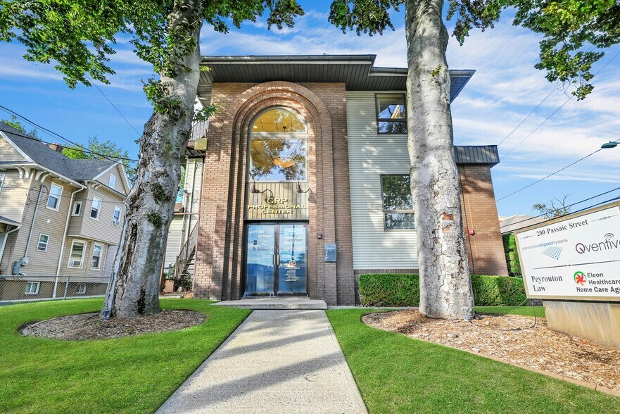 200 Passaic St, Hackensack, NJ à vendre - Photo du bâtiment - Image 2 de 38