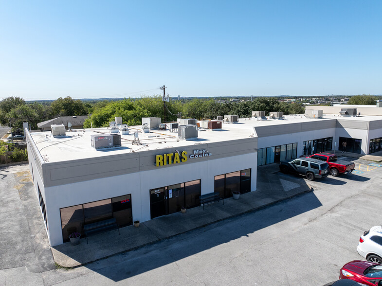 6400-6422 Bandera Rd, Leon Valley, TX for lease - Building Photo - Image 3 of 18