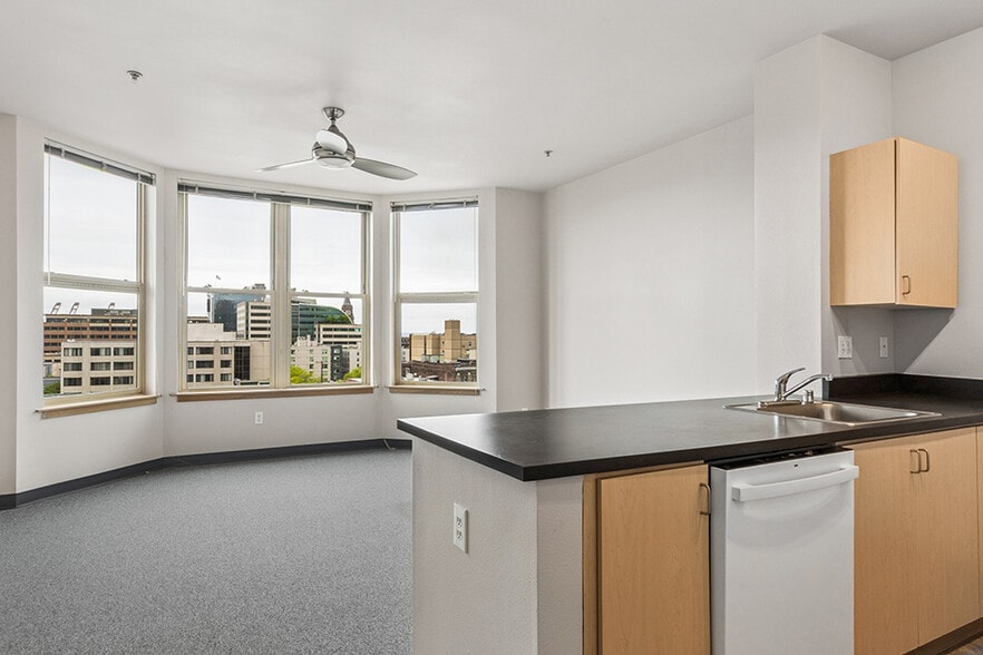 705 S Weller St, Seattle, WA for sale - Interior Photo - Image 3 of 9