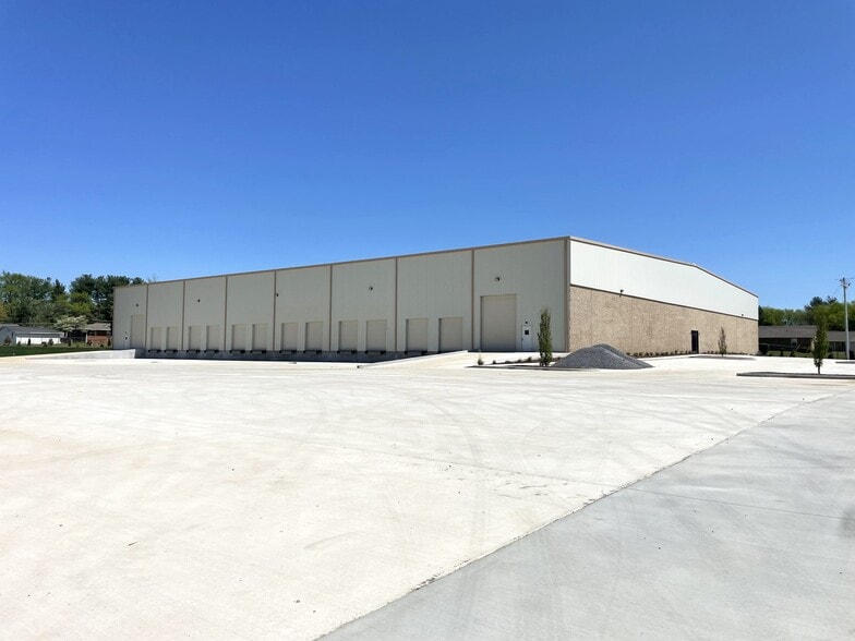 231 Mayfield Dr, Smyrna, TN for lease - Building Photo - Image 1 of 3