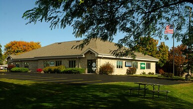 5793 W Grande Market Dr, Appleton, WI for lease Building Photo- Image 1 of 4