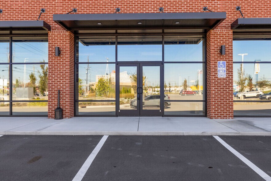 1717-1719 Gallatin Rd, Madison, TN à louer - Photo du bâtiment - Image 2 de 24