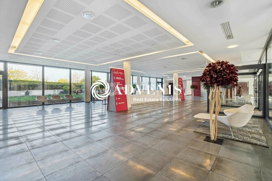 Office in Rosny-sous-Bois for lease - Lobby - Image 2 of 12