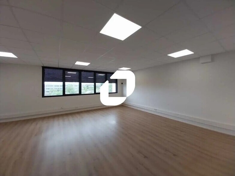 Office in Montpellier for lease - Interior Photo - Image 2 of 12