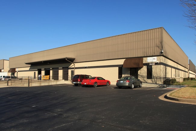 Plus de détails pour 5680-5682 Shepherdsville Rd, Louisville, KY - Industriel à louer