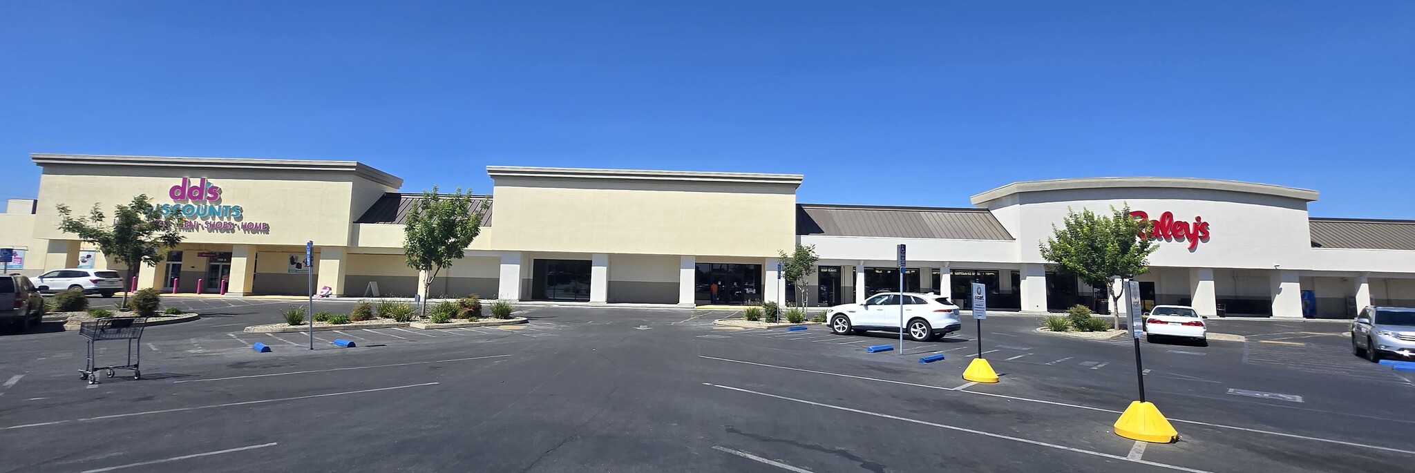 700-720 W Onstott Rd, Yuba City, CA for lease Building Photo- Image 1 of 8