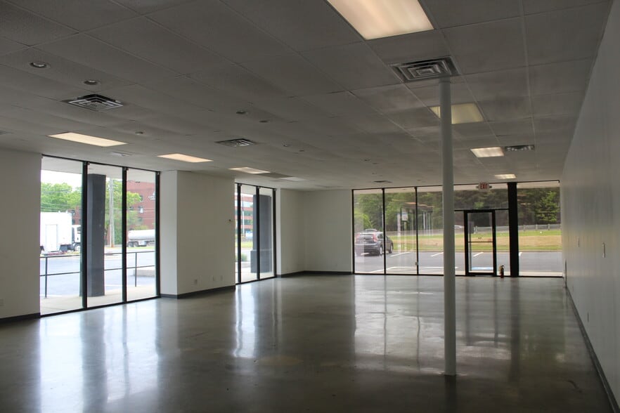6889 Peachtree Industrial Blvd, Peachtree Corners, GA for lease - Interior Photo - Image 3 of 8