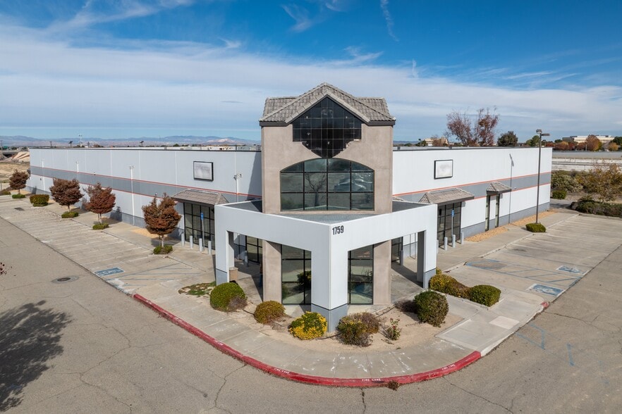 1759 W Avenue J12, Lancaster, CA à louer - Photo du bâtiment - Image 3 de 55