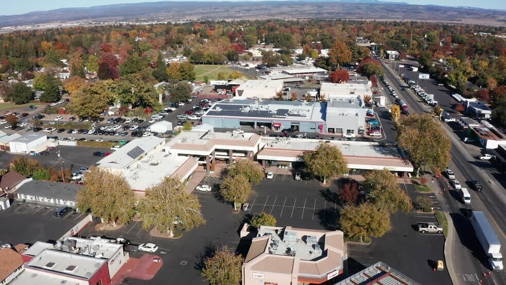 2540 Esplanade Rd, Chico, CA à louer - Vidéo sur l’inscription commerciale - Image 2 de 12