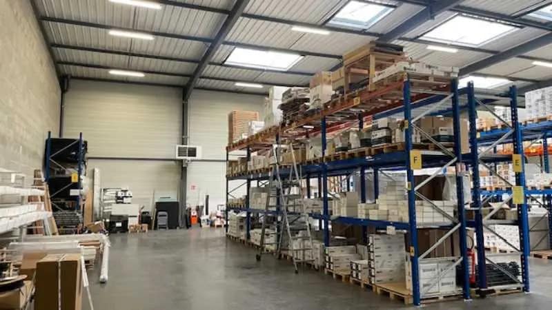 Flex in Saint-Priest for lease - Interior Photo - Image 3 of 6