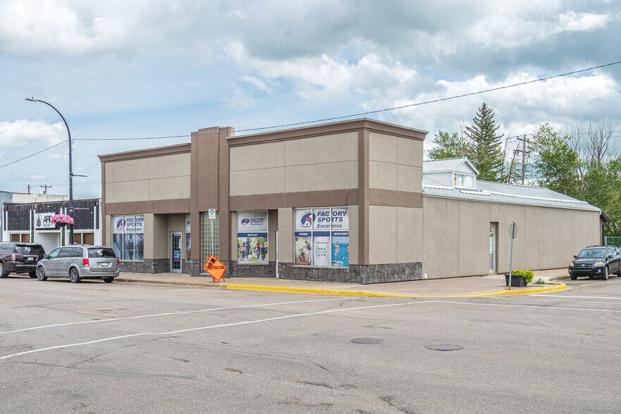 4901 49 ave, Lloydminster, SK à vendre - Photo du bâtiment - Image 3 de 30