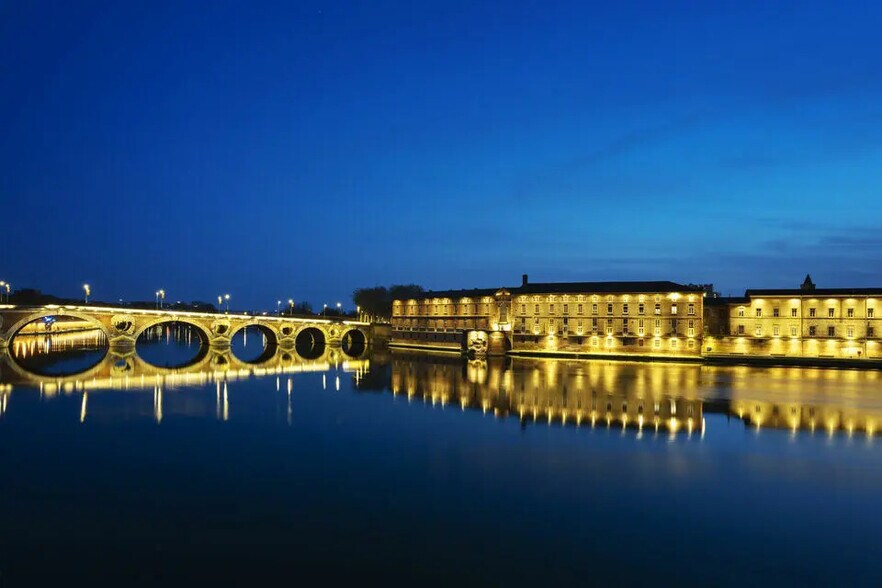 Retail in Toulouse for lease - Aerial - Image 2 of 2