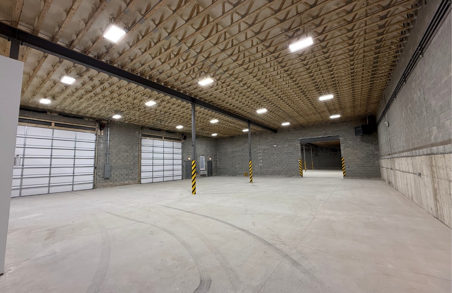 4201 W Grand Ave, Chicago, IL for lease - Interior Photo - Image 2 of 11