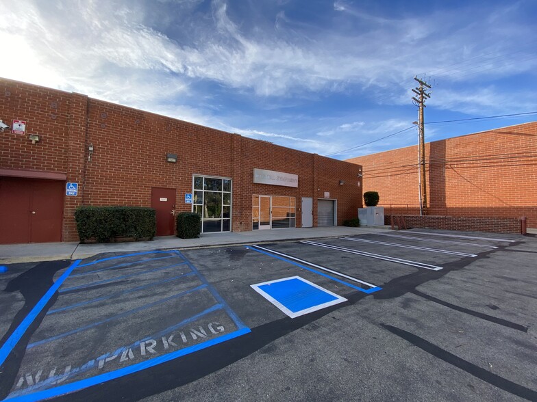 1011 W Alameda Ave, Burbank, CA for lease - Building Photo - Image 1 of 6